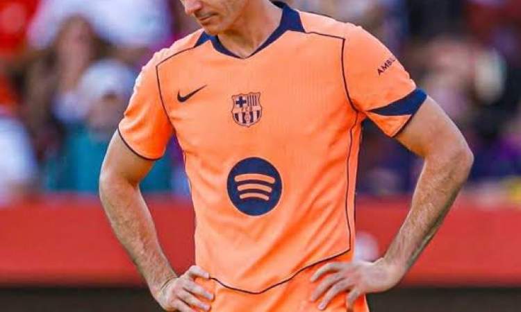 ليفاندوفسكي يحسم مستقبله: البقاء في برشلونة حتى نهاية موسم 2026